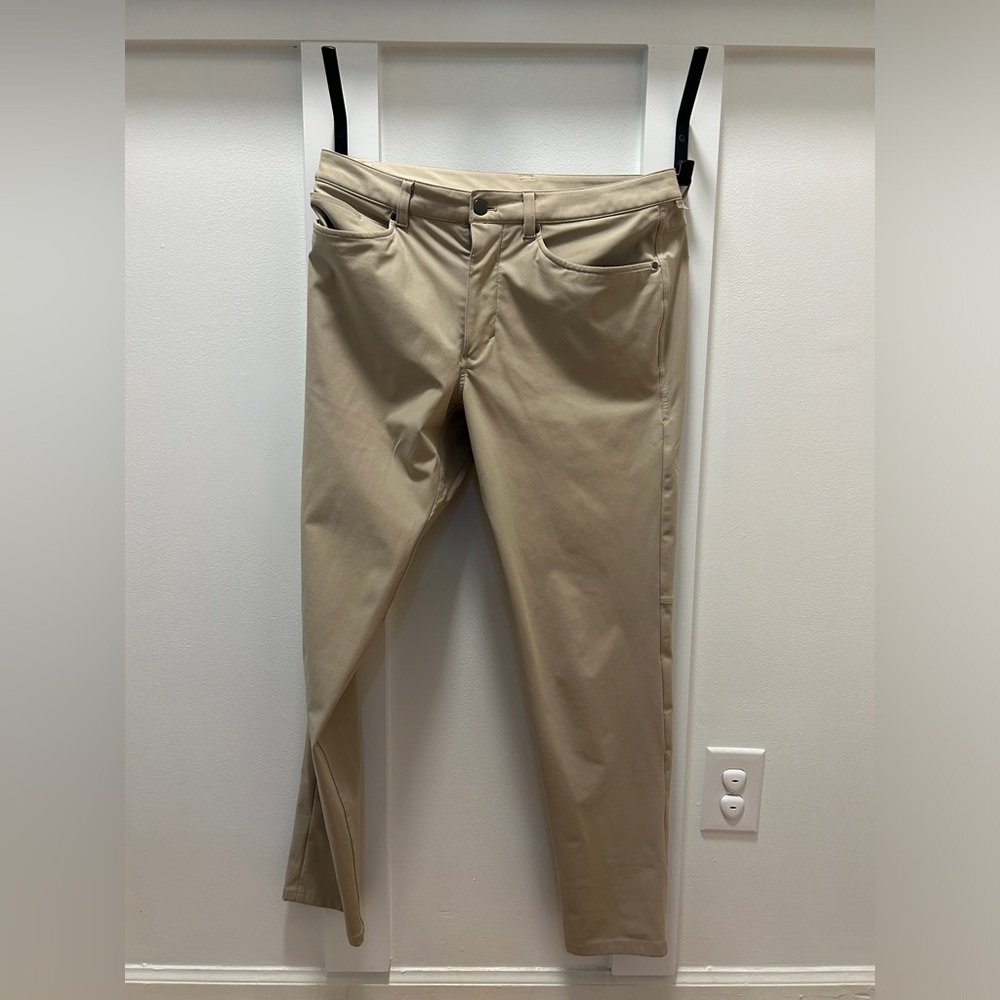 Lululemon Commission ABC Khaki Pants 32x30 in Excellent Condition